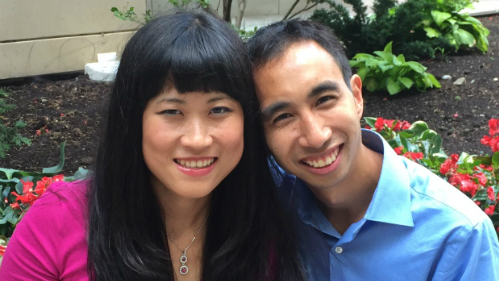Kristy Shen và Bryce Leung ở Toronto trước khi bắt chuyến bay tới Tokyo du lịch. Ảnh: CBC.