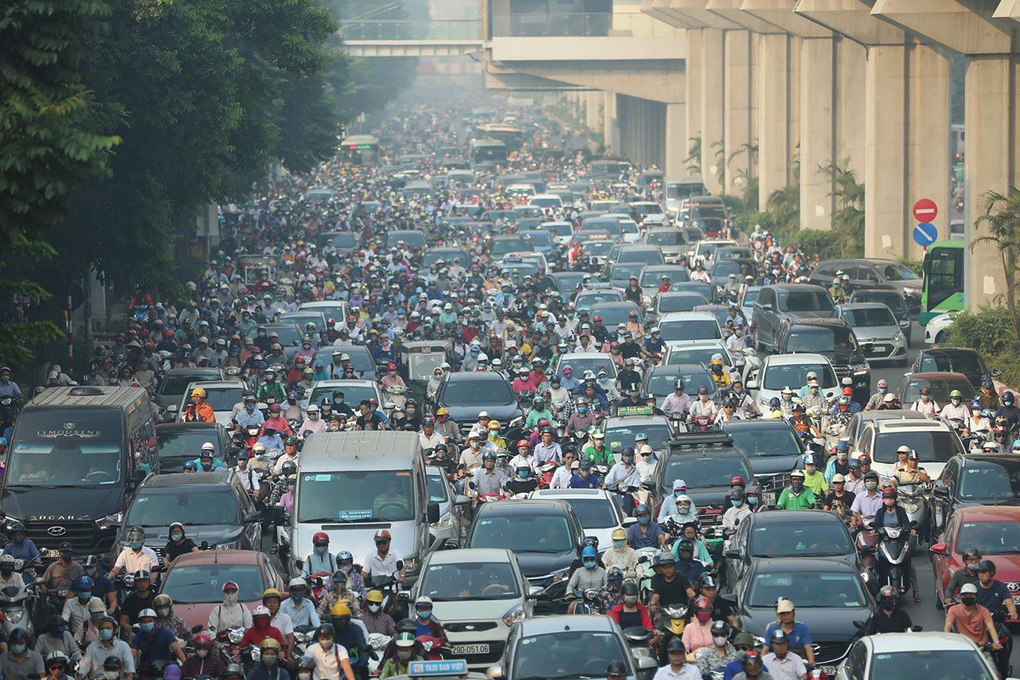 1km đường gánh tới 7 trường đại học, con đường Nguyễn Trãi luôn trong tình trạng ùn tắc, đặc biệt là giờ cao điểm