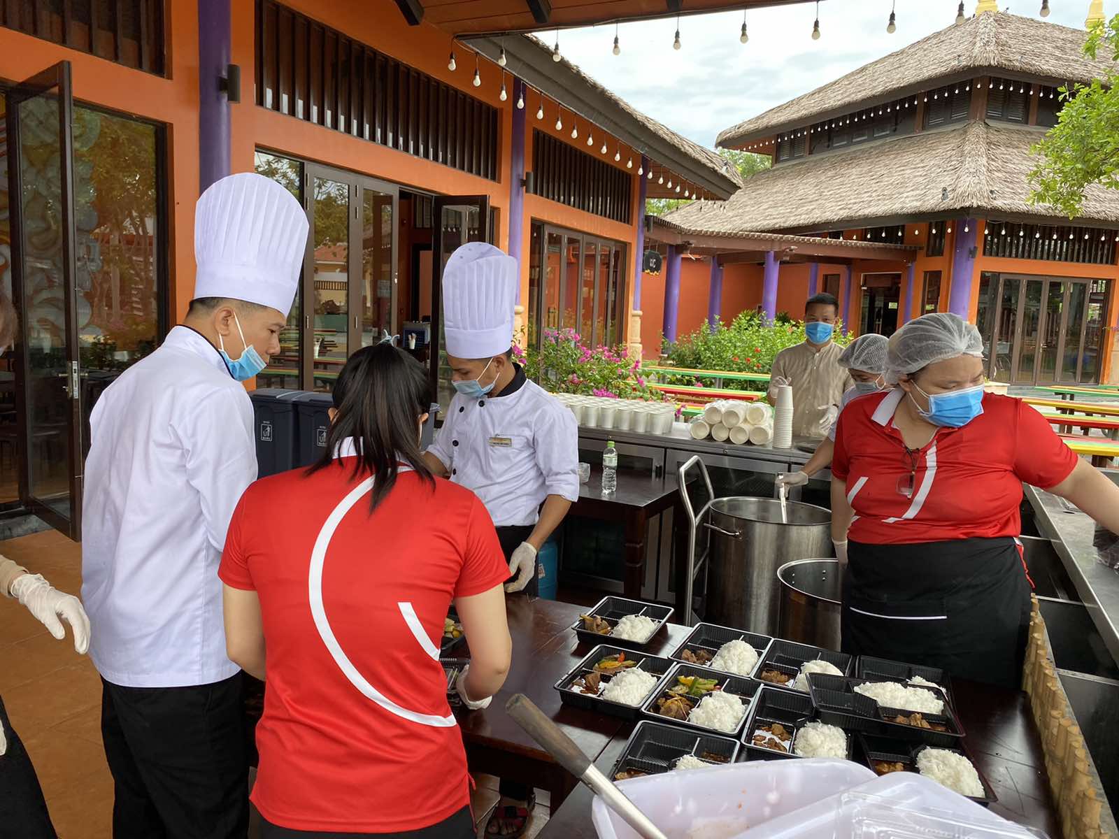 CBNV Công viên Châu Á nấu ăn phục vụ thi công BVDC (3)