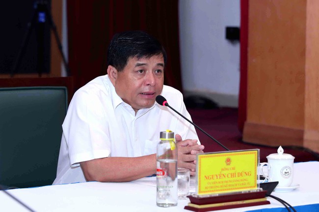 Bộ trưởng Bộ Kế hoạch và Đầu tư Nguyễn Chí Dũng chủ trì phiên thảo luận. Ảnh: VGP