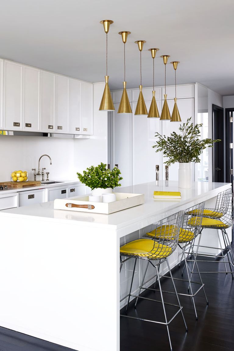 Đảo bếp tăng diện tích sử dụng cùng vẻ đẹp hiện đại cho không gian nấu nướng.