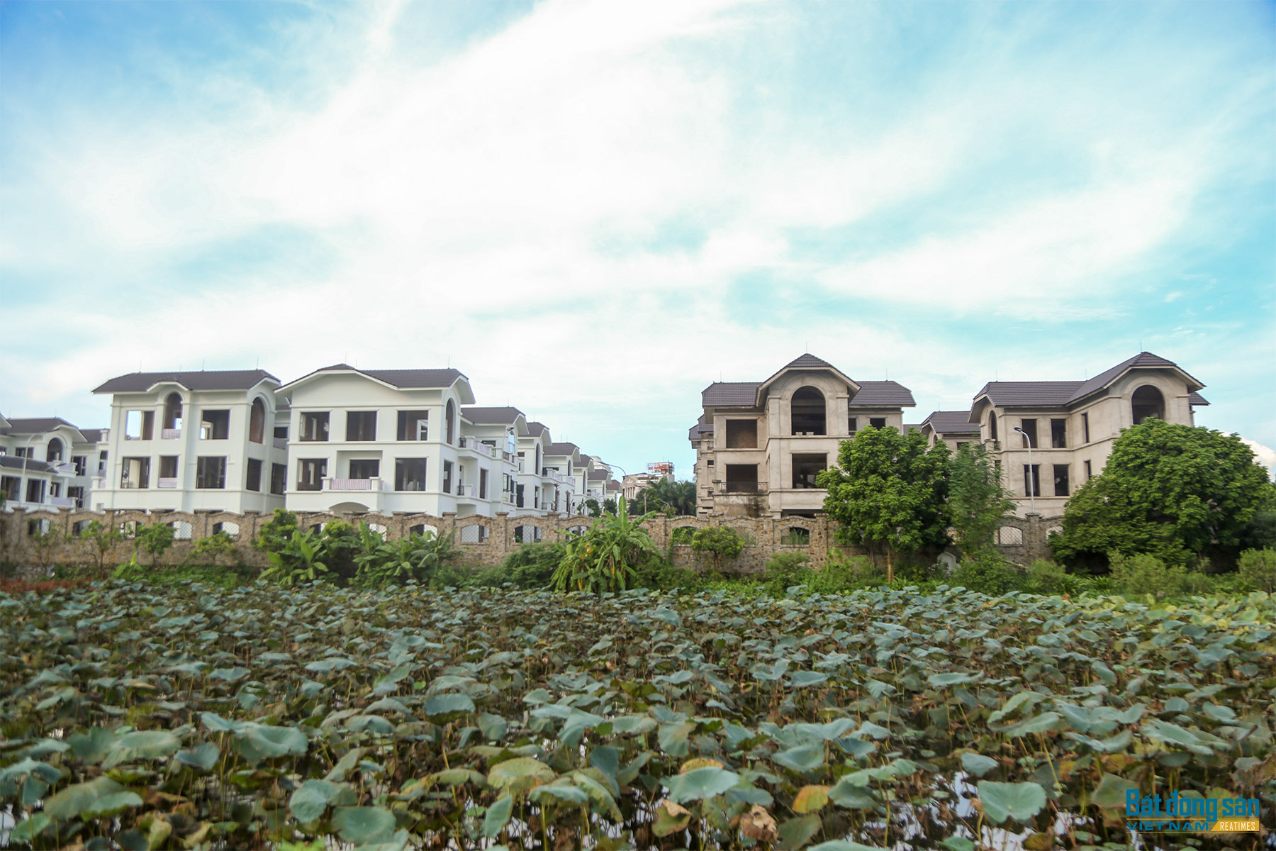 Reatimes_13.png, Dự án 44 căn biệt thự bỏ hoang, làng Đoàn kết