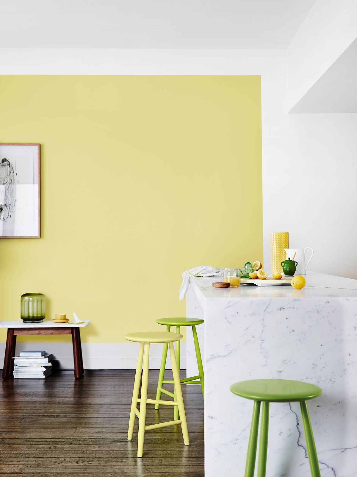Hãy tạo nên sự kết hợp vàng - xanh của riêng bạn trong một phòng bếp hiện đại.
