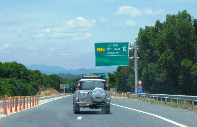 Một đoạn đường cao tốc La Sơn - Túy Loan sắp được đưa vào khai thác.