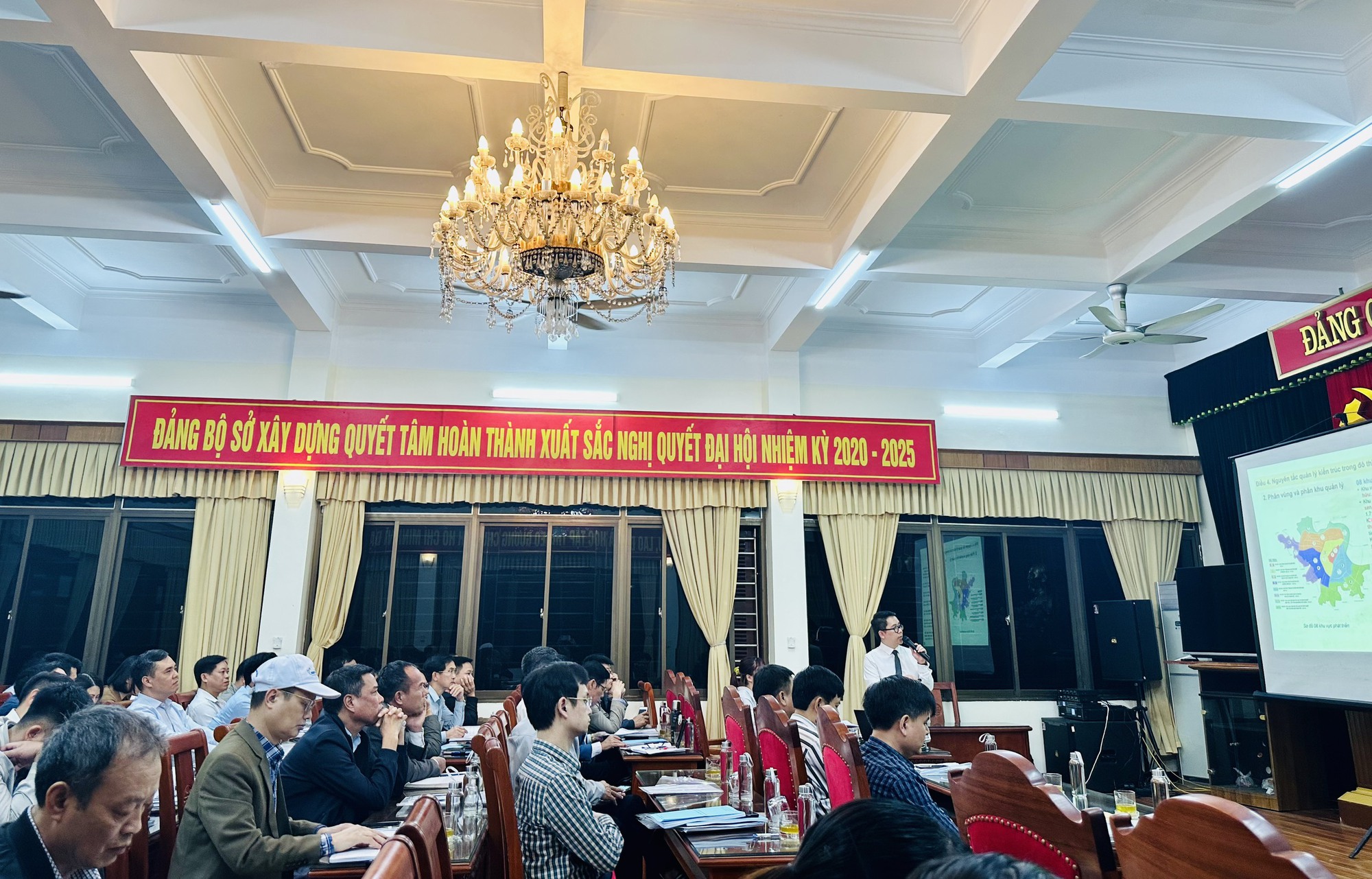 Hội nghị lấy ý kiến quy chế quản lý kiến trúc TP. Nam Định- Ảnh 2.