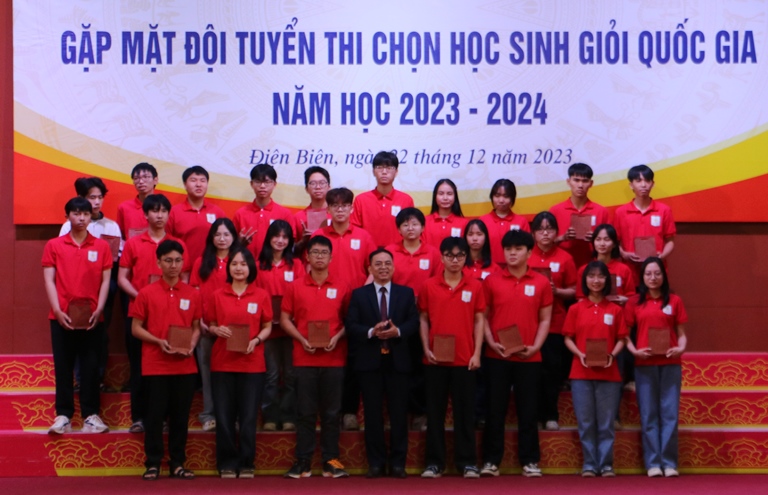 Gặp mặt đội tuyển thi chọn học sinh giỏi quốc gia năm học 2023 - 2024- Ảnh 3.