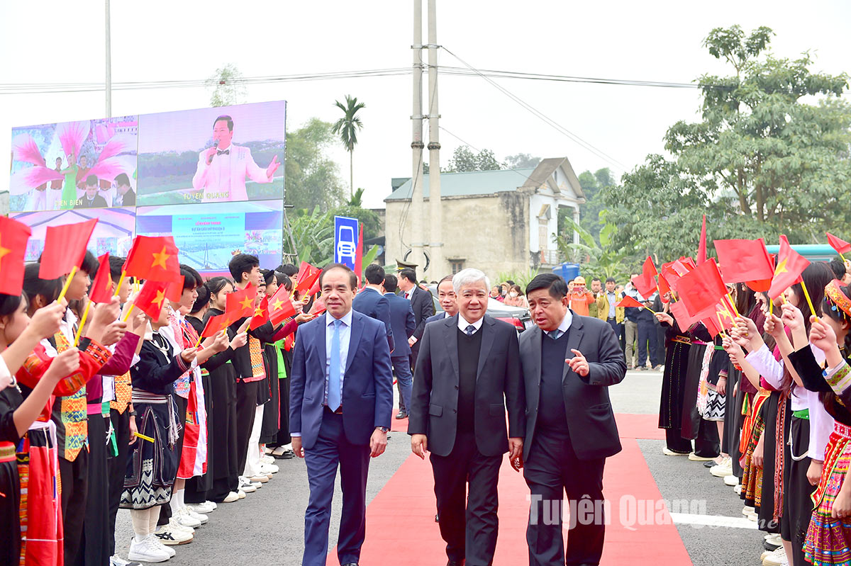 Cao tốc Tuyên Quang - Phú Thọ chính thức khánh thành đưa vào sử dụng- Ảnh 1.