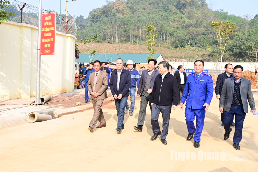 Chủ tịch UBND tỉnh Tuyên Quang kiểm tra tiến độ đầu tư xây dựng, giải ngân vốn đầu tư công một số dự án- Ảnh 4.