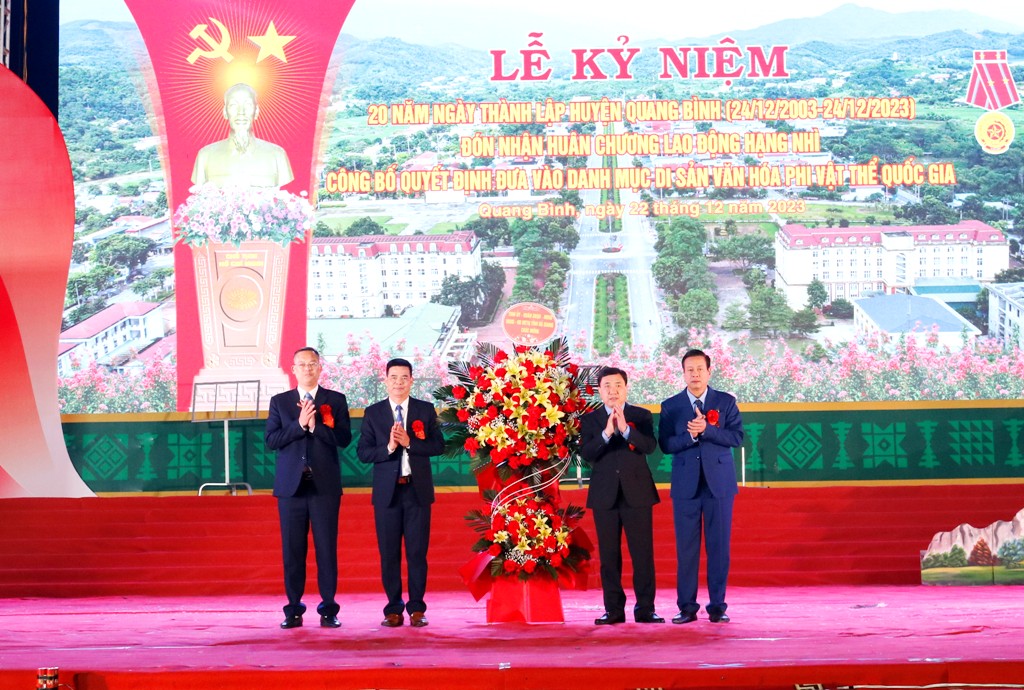 Kỷ niệm 20 năm ngày thành lập huyện Quang Bình- Ảnh 1.