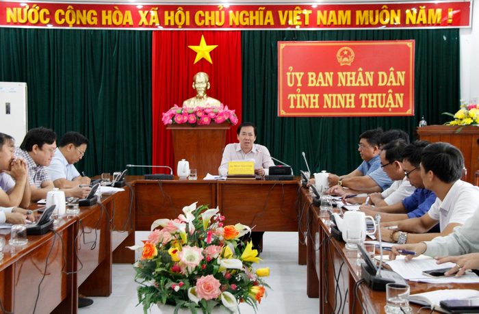 Ninh Thuận: UBND tỉnh tổ chức buổi làm việc nghe báo cáo tiến độ đầu tư hạ tầng các cụm công nghiệp trên địa bàn tỉnh - Ảnh 1.