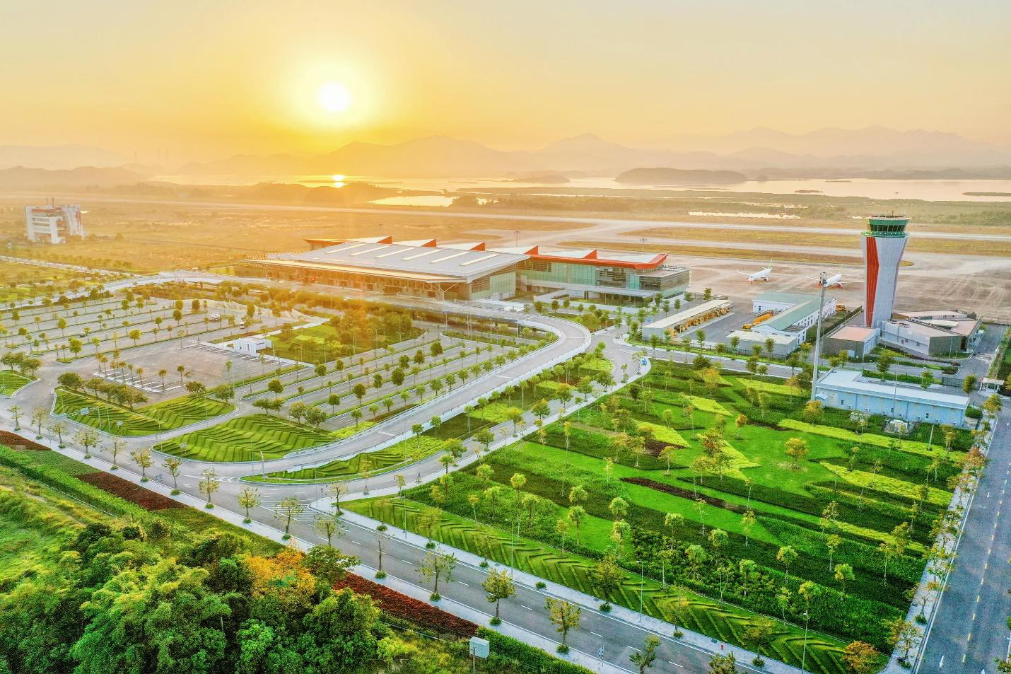 Cảng hàng không quốc tế Vân Đồn là sân bay tư nhân đầu tiên của Việt Nam do Sun Group đầu tư và xây dựng