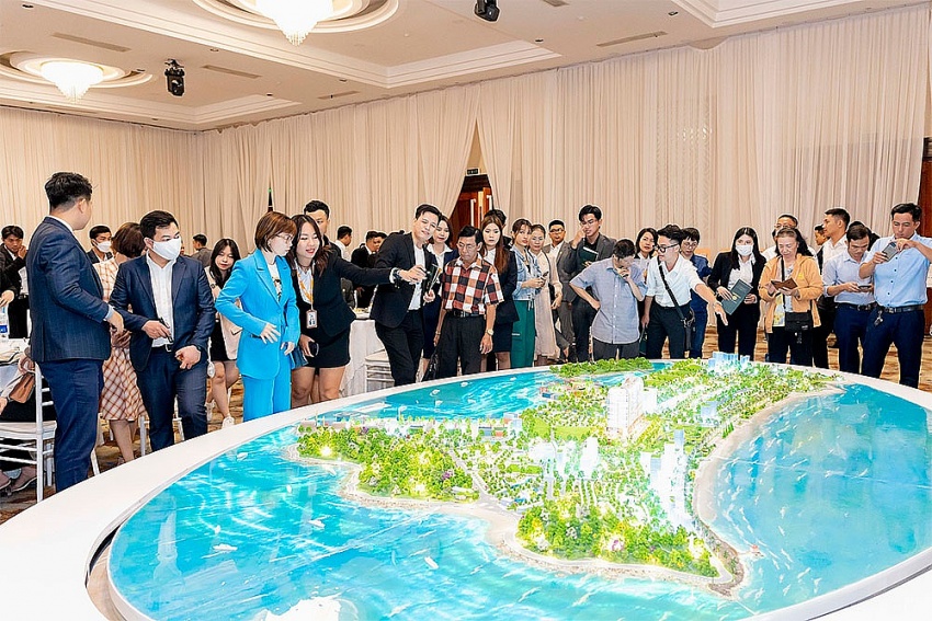 Real estate market prepares for renewal from 2025- Ảnh 1.