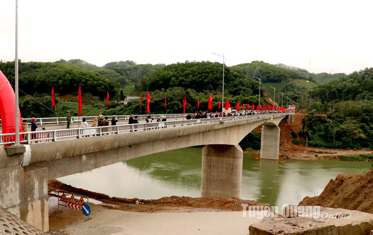 Tuyên Quang: Khánh thành cầu Bạch Xa huyện Hàm Yên- Ảnh 6.