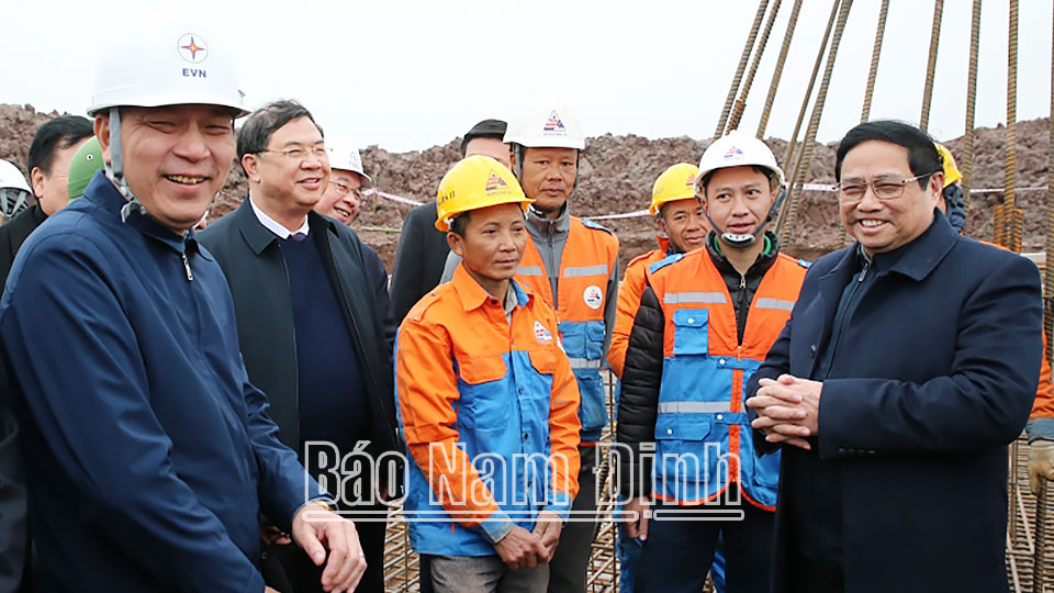 Thủ tướng Chính phủ Phạm Minh Chính kiểm tra thực địa việc xây dựng đường dây 500kV tại Nam Định - Ảnh 2.
