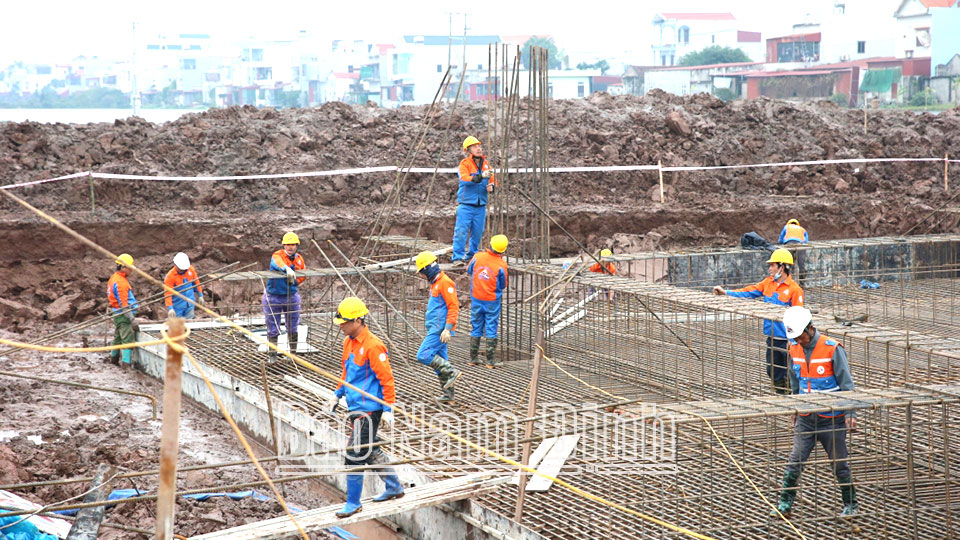 Thủ tướng Chính phủ Phạm Minh Chính kiểm tra thực địa việc xây dựng đường dây 500kV tại Nam Định - Ảnh 4.