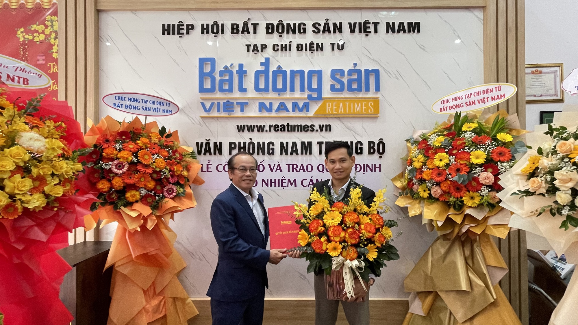 Công bố Quyết định bổ nhiệm Phó trưởng Văn phòng đại diện Tạp chí điện tử Bất động sản Việt Nam khu vực Nam Trung Bộ- Ảnh 1.