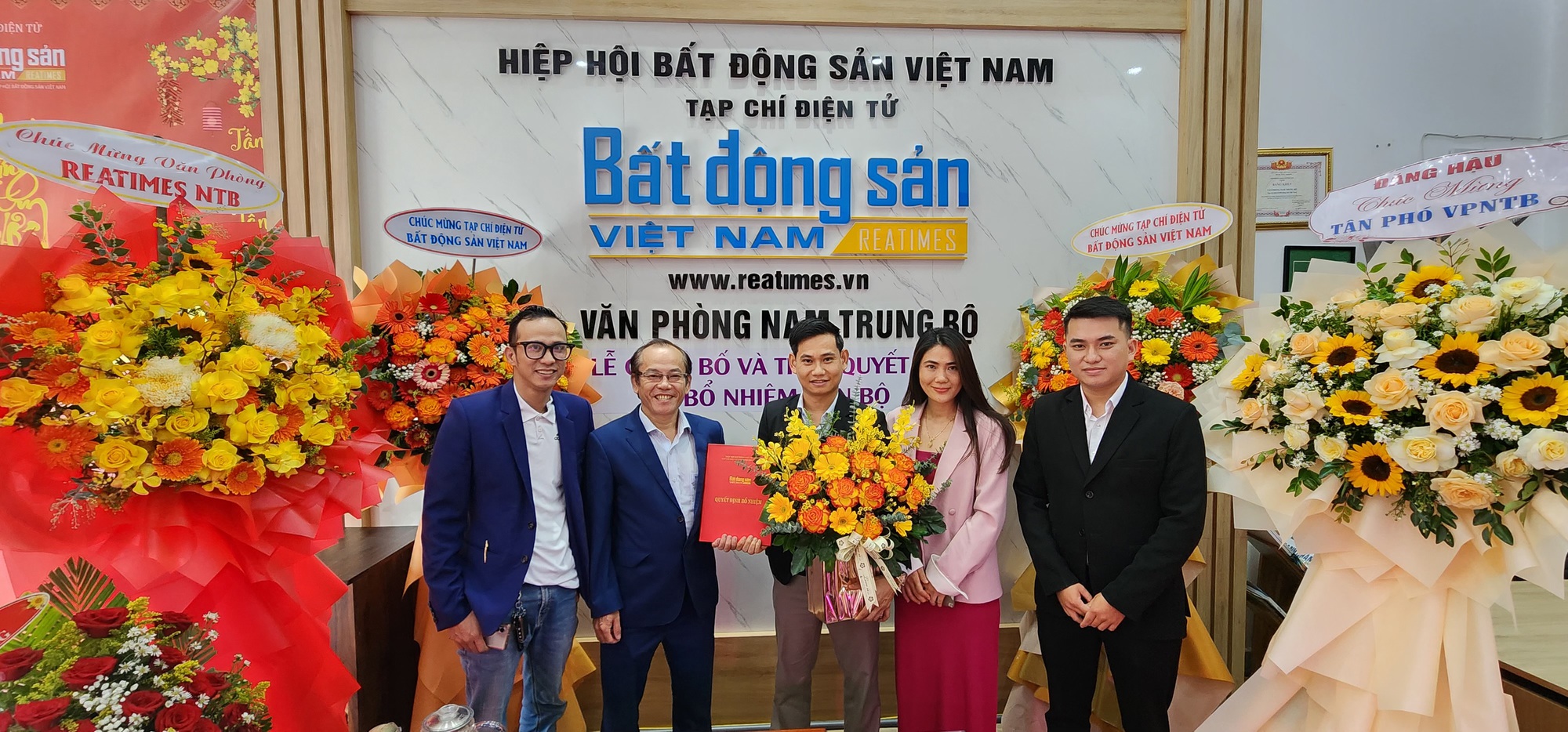 Công bố Quyết định bổ nhiệm Phó trưởng Văn phòng đại diện Tạp chí điện tử Bất động sản Việt Nam khu vực Nam Trung Bộ- Ảnh 2.