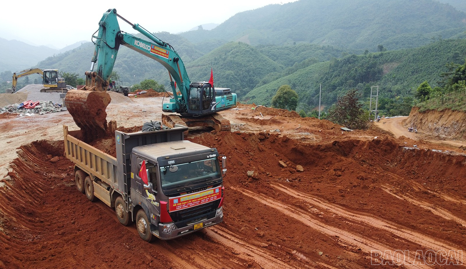 Lào Cai: Khí thế Trường Sơn trên công trường tái thiết Làng Nủ- Ảnh 3.