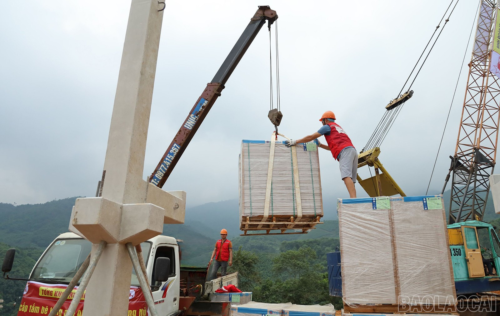 Lào Cai: Khí thế Trường Sơn trên công trường tái thiết Làng Nủ- Ảnh 5.