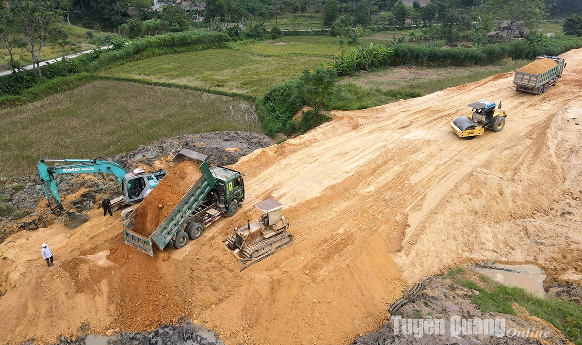 Tuyên Quang: Đẩy nhanh tiến độ các công trình giao thông trọng điểm- Ảnh 1.