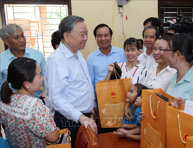 Tổng Bí thư, Chủ tịch nước Tô Lâm thăm và làm việc tại huyện đảo Cồn Cỏ- Ảnh 5.