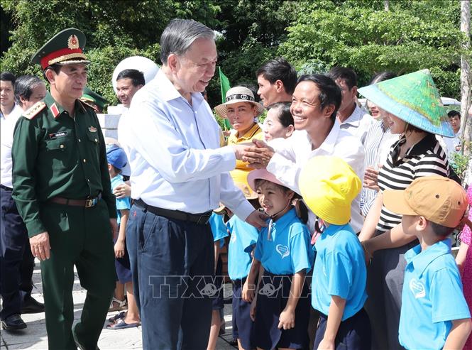 Tổng Bí thư, Chủ tịch nước Tô Lâm thăm và làm việc tại huyện đảo Cồn Cỏ- Ảnh 7.