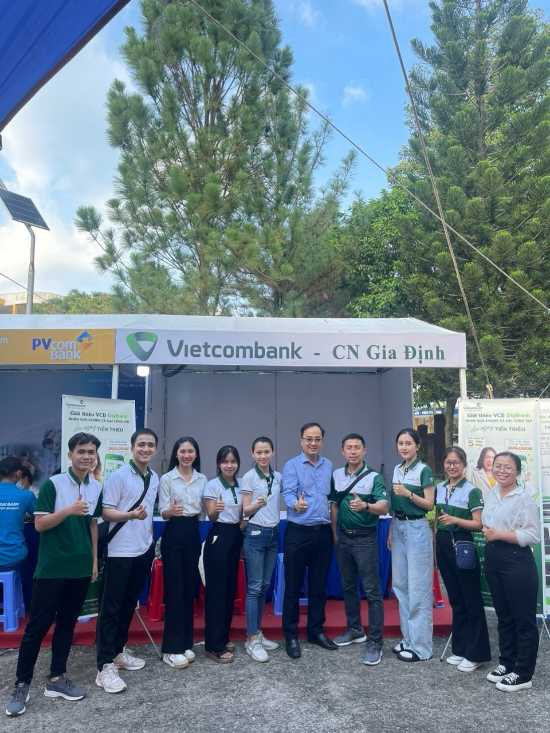 Vai trò lãnh đạo của Đảng trong hoạt động chuyển đổi số tại Vietcombank, thực tế tại Vietcombank Gia Định- Ảnh 3.