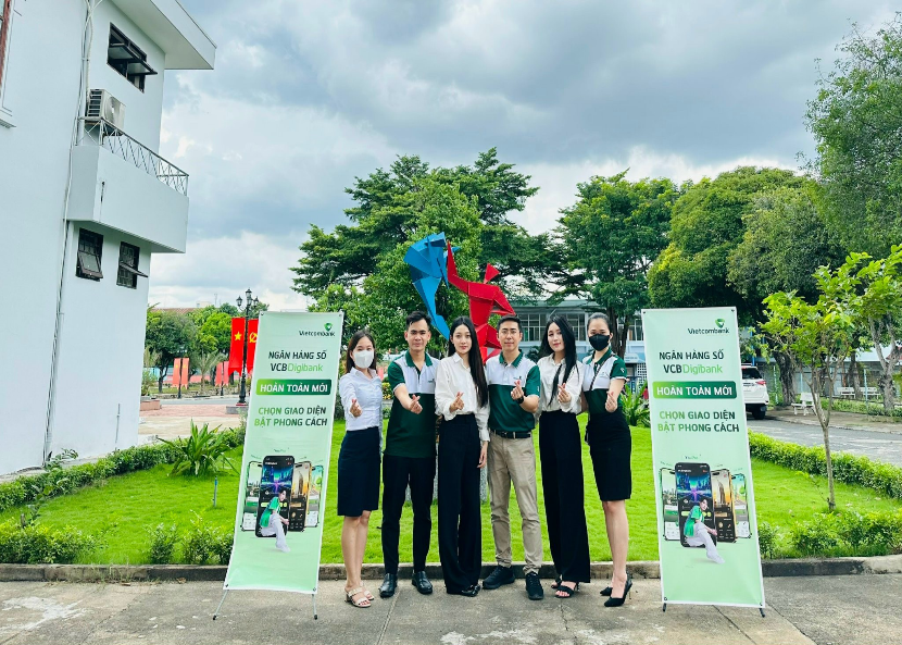 Vai trò lãnh đạo của Đảng trong hoạt động chuyển đổi số tại Vietcombank, thực tế tại Vietcombank Gia Định- Ảnh 4.