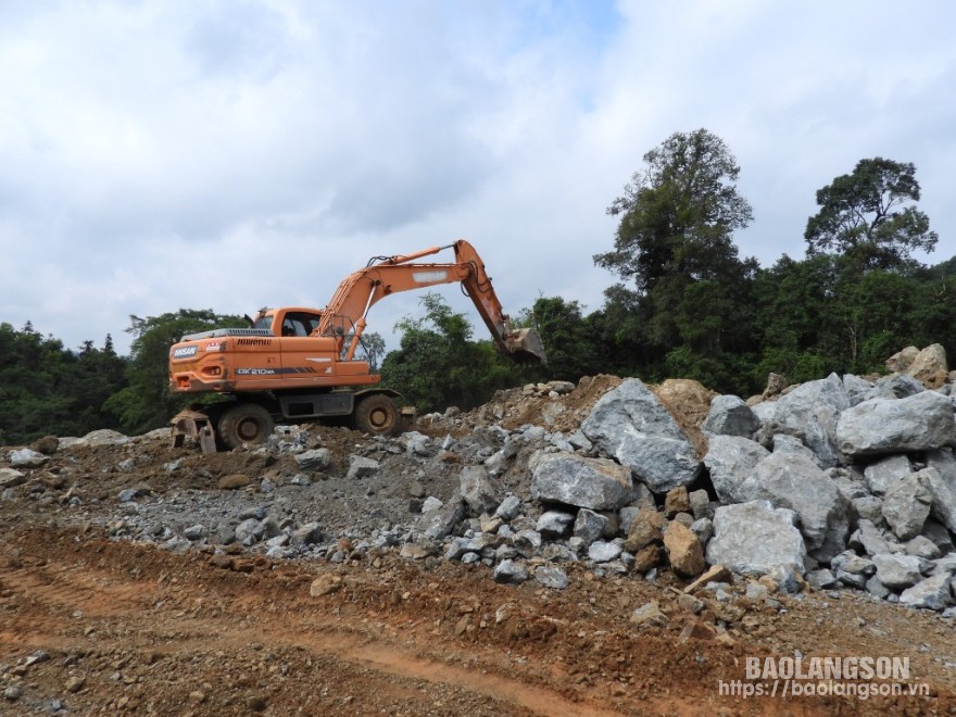 Lạng Sơn: Dự án mở rộng đường chuyên dụng Cửa khẩu Quốc tế Hữu Nghị, tập trung gỡ khó về mặt bằng- Ảnh 1.