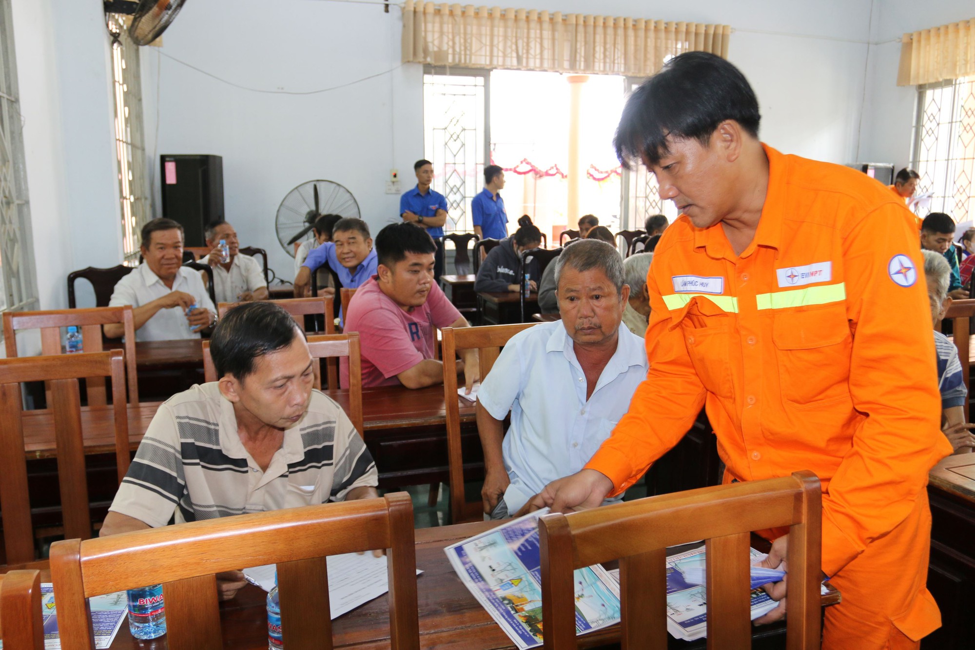 Chung tay cùng các xã, phường trên địa bàn UBND huyện Phú Giáo, tỉnh Bình Dương bảo vệ hành lang lưới điện cao áp- Ảnh 2.