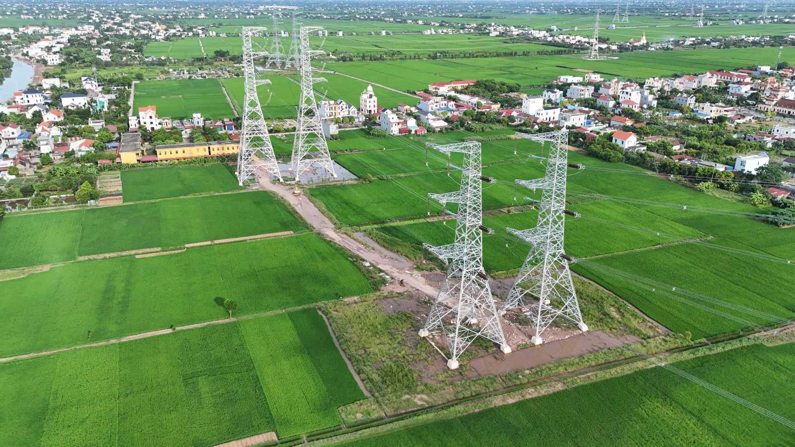 Công trình đường dây 500kV mạch 3 có ý nghĩa đặc biệt quan trọng đối với an ninh năng lượng của đất nước- Ảnh 2.