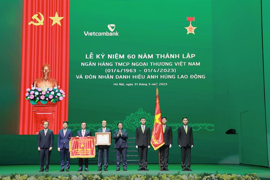 Củng cố sức mạnh văn hóa doanh nghiệp - góc nhìn từ Đảng bộ trụ sở chính Vietcombank- Ảnh 2.