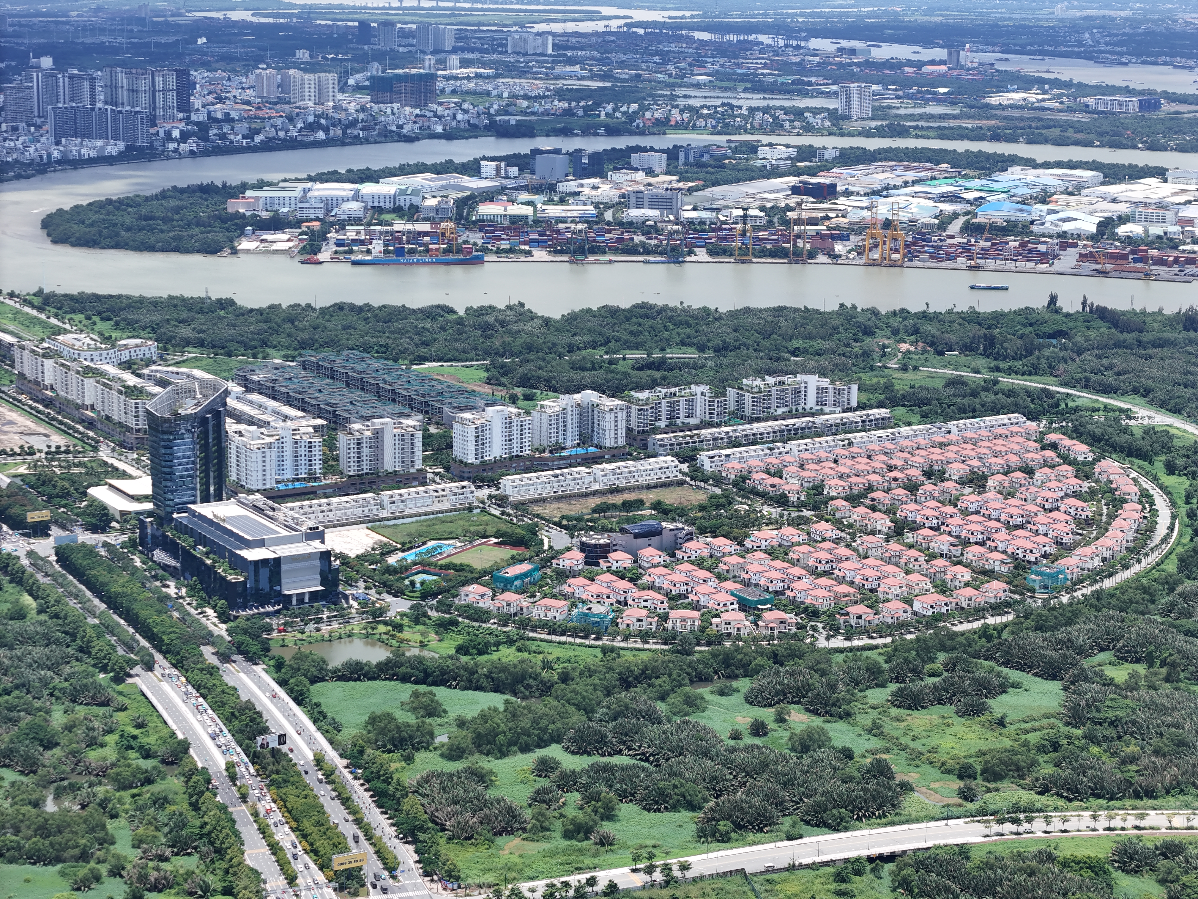 Rầm rộ ra hàng, bất động sản TP.HCM bước vào chu kỳ tăng trưởng mới