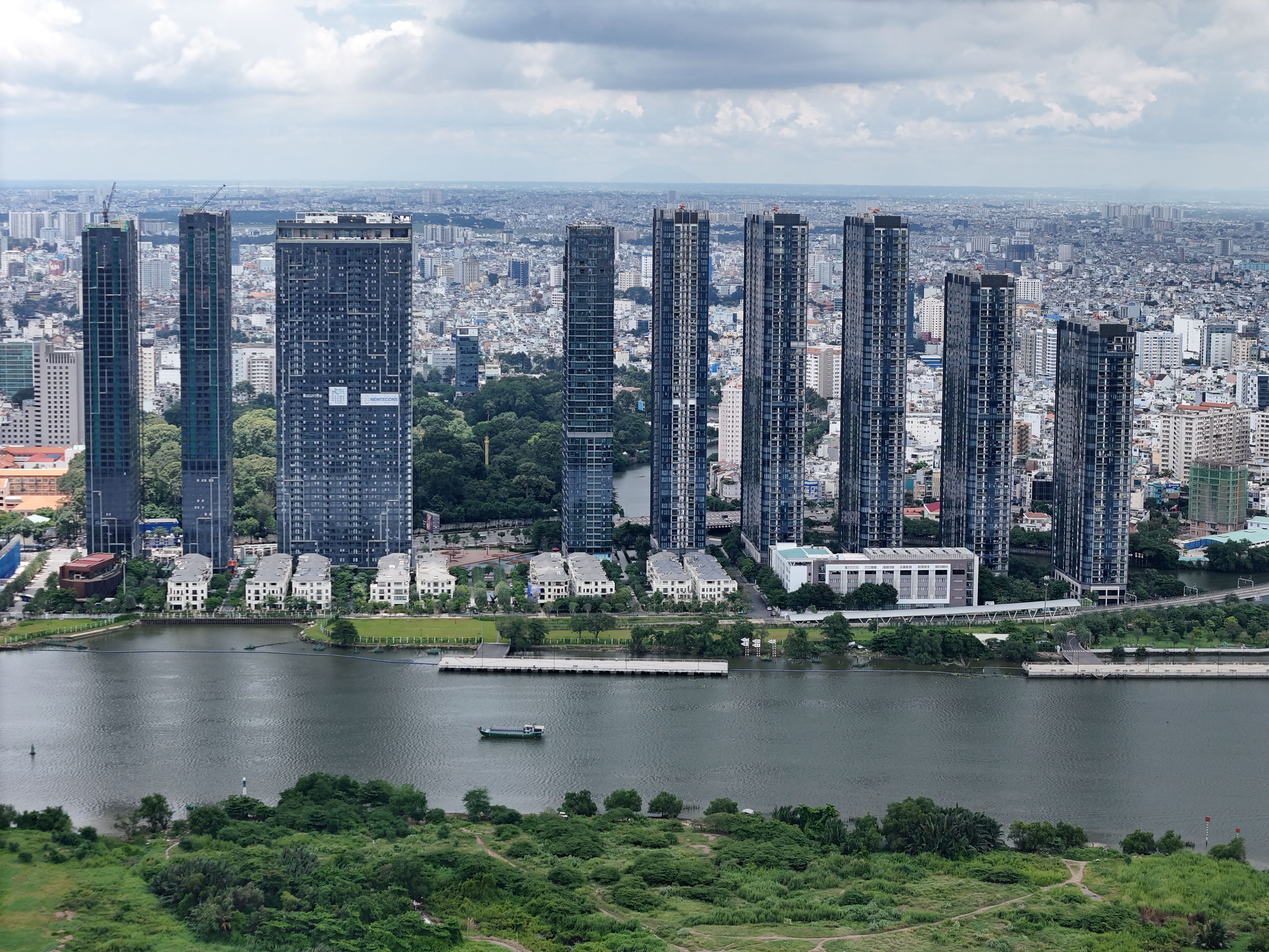 Vì sao bất động sản trung tâm TP.HCM tăng giá bền vững, trở thành tài sản hữu hạn sau sáp nhập?- Ảnh 4. Vì sao bất động sản trung tâm TP.HCM tăng giá bền vững, trở thành tài sản hữu hạn sau sáp nhập?- Ảnh 4.