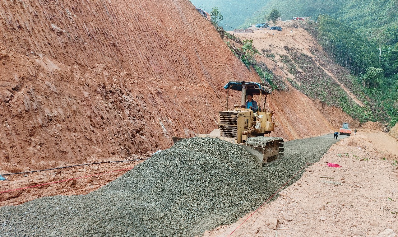 Lào Cai: Dự án tái thiết thôn Kho Vàng phấn đấu đến 5/12 hoàn thành việc cất nóc 35/35 căn nhà- Ảnh 6.