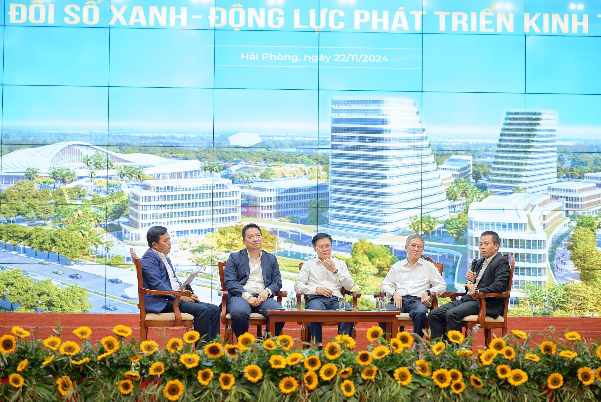 Tiên phong chuyển đổi số bất động sản, hệ sinh thái Meey Group gây bất ngờ tại Diễn đàn Chuyển đổi số Hải Phòng 2024- Ảnh 3.