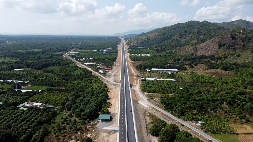 cao-toc-nha-trang-cam-lam-van-hanh-vao-thang-5-8