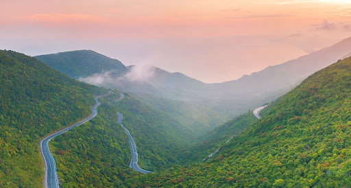 Cung đường ven biển đẹp nhất thế giới tại Việt Nam: Dài gần 21km, nằm vắt qua các triền núi và là tuyệt tác giữa lòng miền Trung- Ảnh 4.