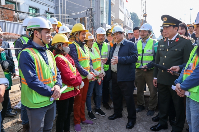 Thủ tướng kiểm tra hiện trường, thúc đẩy tiến độ dự án đường sắt Nhổn - ga Hà Nội- Ảnh 2.