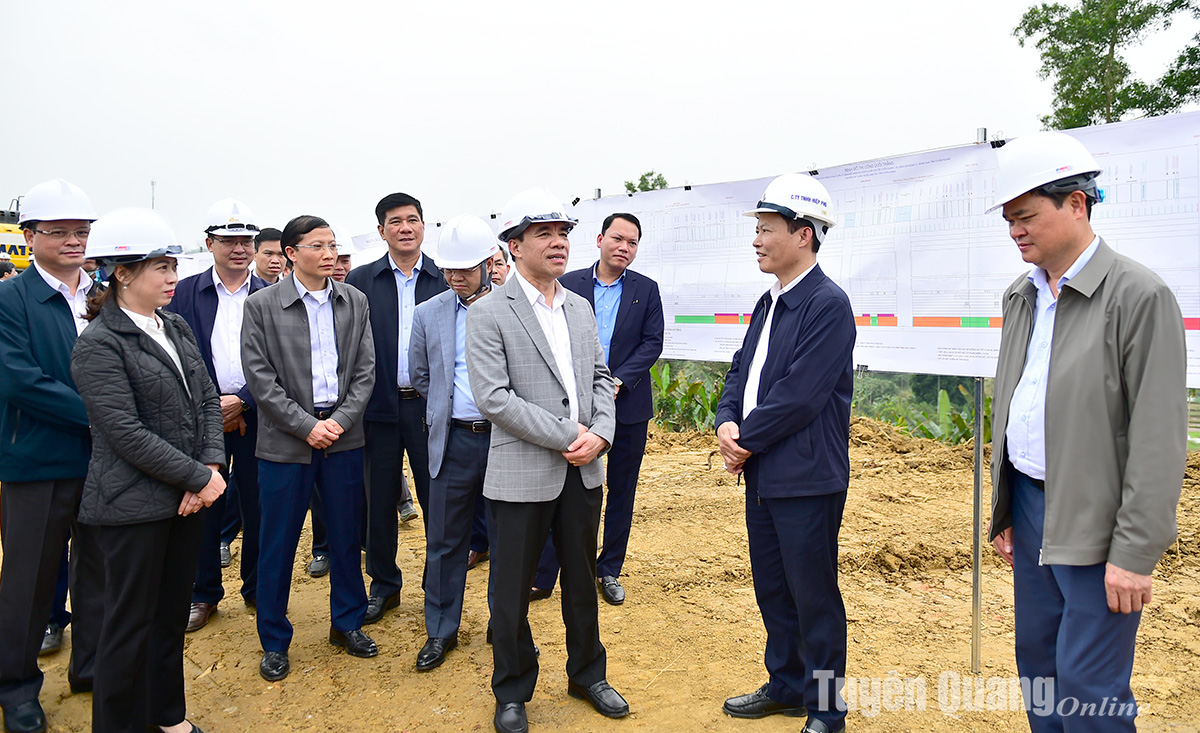 Tuyên Quang: Các đồng chí lãnh đạo tỉnh kiểm tra tiến độ thi công đường cao tốc Tuyên Quang - Hà Giang- Ảnh 3.
