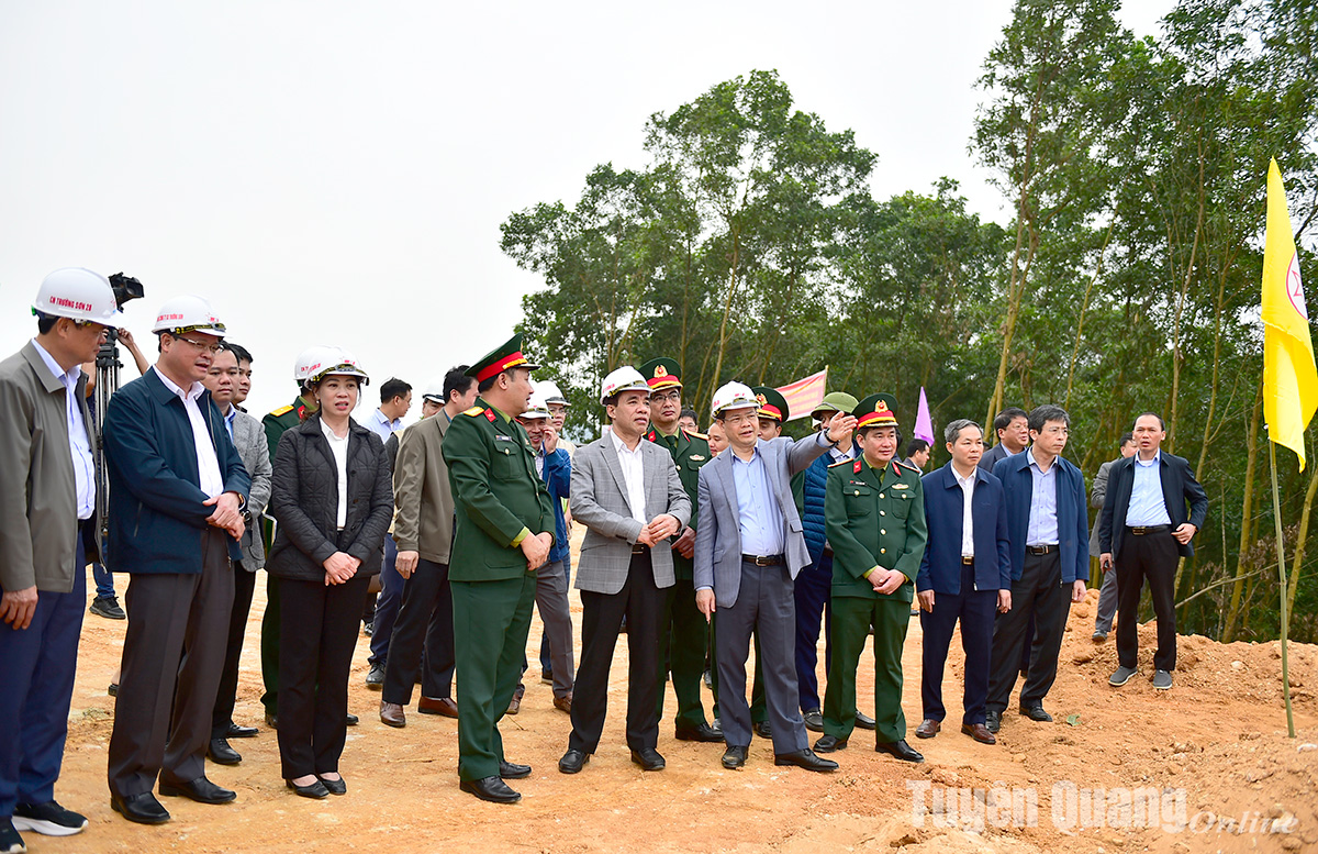 Tuyên Quang: Các đồng chí lãnh đạo tỉnh kiểm tra tiến độ thi công đường cao tốc Tuyên Quang - Hà Giang- Ảnh 6.