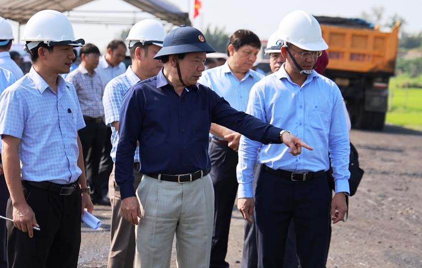 Quảng Ngãi: Chủ tịch tỉnh thúc tiến độ cầu Trà Khúc 3 và Đường ven biển Dung Quất - Sa Huỳnh- Ảnh 3.