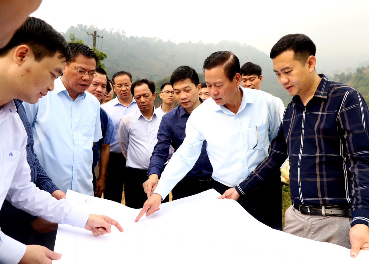 Hà Giang: Chủ tịch UBND tỉnh Nguyễn Văn Sơn làm việc với huyện Vị Xuyên về tiến độ thi công một số dự án- Ảnh 7.