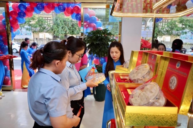 Tưng bừng khai trương Trung tâm Giới thiệu sản phẩm Yến sào Khánh Hòa Sanvinest- Ảnh 1.