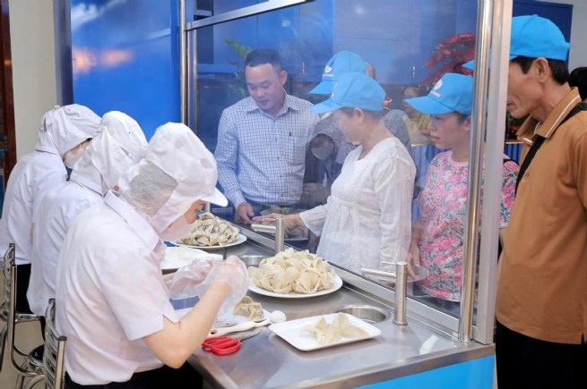 Tưng bừng khai trương Trung tâm Giới thiệu sản phẩm Yến sào Khánh Hòa Sanvinest- Ảnh 2.