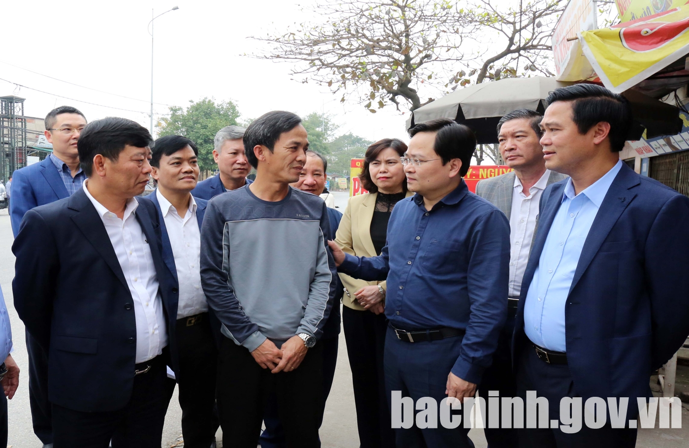 Bắc Ninh: Bí thư Tỉnh ủy kiểm tra thực địa và gỡ vướng dự án đầu tư xây dựng đường tỉnh 295B- Ảnh 2.