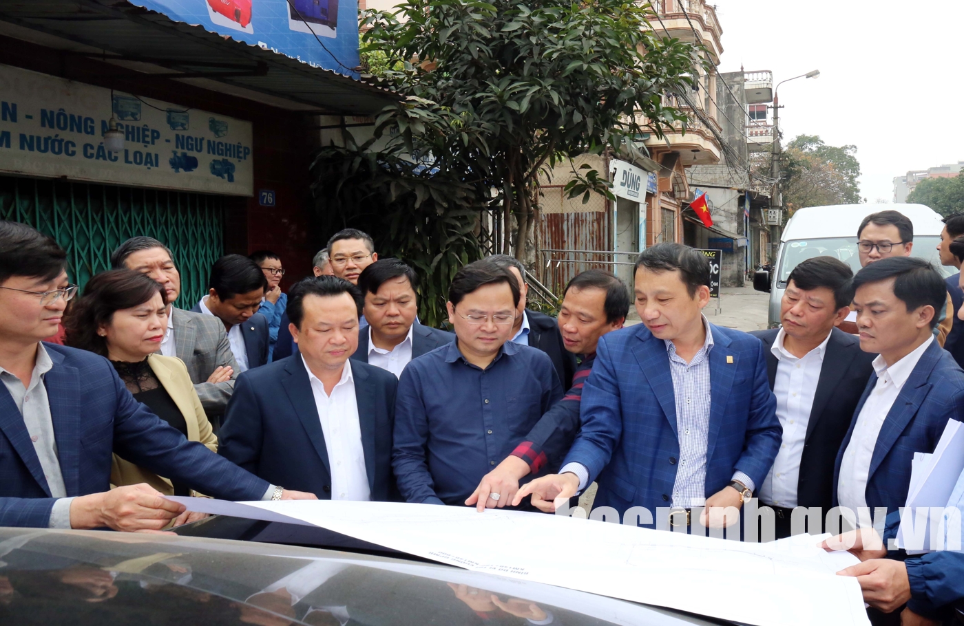 Bắc Ninh: Bí thư Tỉnh ủy kiểm tra thực địa và gỡ vướng dự án đầu tư xây dựng đường tỉnh 295B- Ảnh 3.