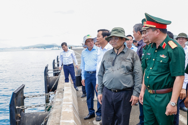 Thủ tướng Phạm Minh Chính khảo sát, chỉ đạo giải quyết các vấn đề cấp bách tại Phú Quốc- Ảnh 1.