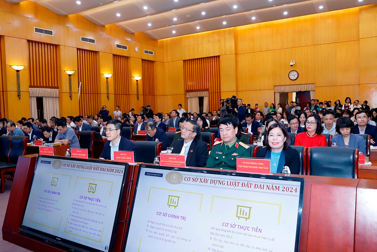 Bộ trưởng Đặng Quốc Khánh: Các địa phương mong Luật Đất đai 2024 sớm có hiệu lực- Ảnh 4.