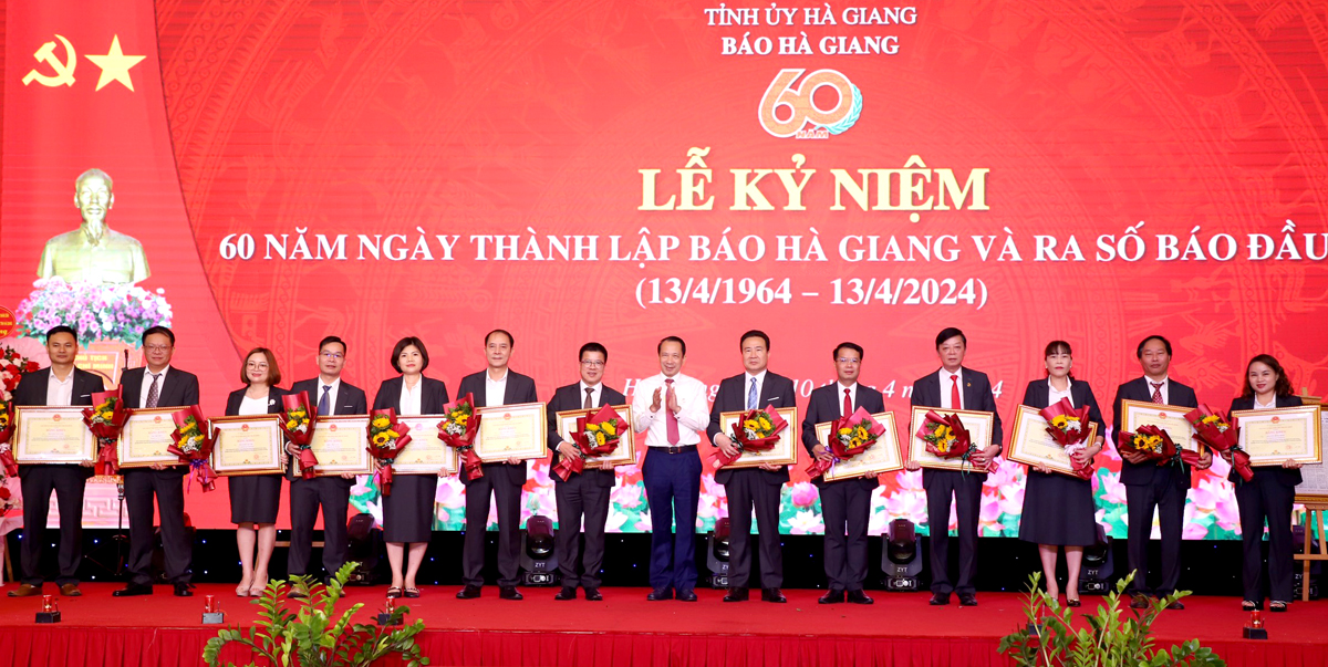 Báo Hà Giang kỷ niệm 60 năm thành lập và ra số báo đầu tiên- Ảnh 11.